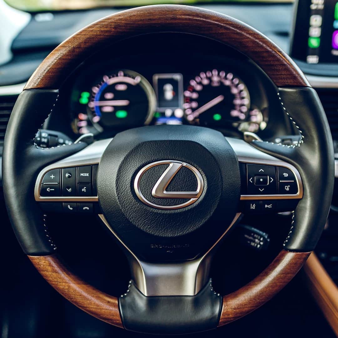Lexus UKさんのインスタグラム写真 - (Lexus UKInstagram)「Luxurious to the touch. #LexusRX  Photo credit: @rudakov_roman  #Design #CarDesign #Automotive #Lexus #CarsofInstagram #LuxuryTravel #Luxury #Lexus」10月2日 21時00分 - lexusuk