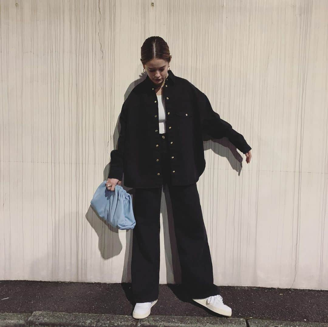 emmaさんのインスタグラム写真 - (emmaInstagram)「🖤  jacket : @tomwood_project  pants : @tomwood_project  bag : @bottegaveneta  shoes : @nike @kith」10月2日 21時02分 - okss2121