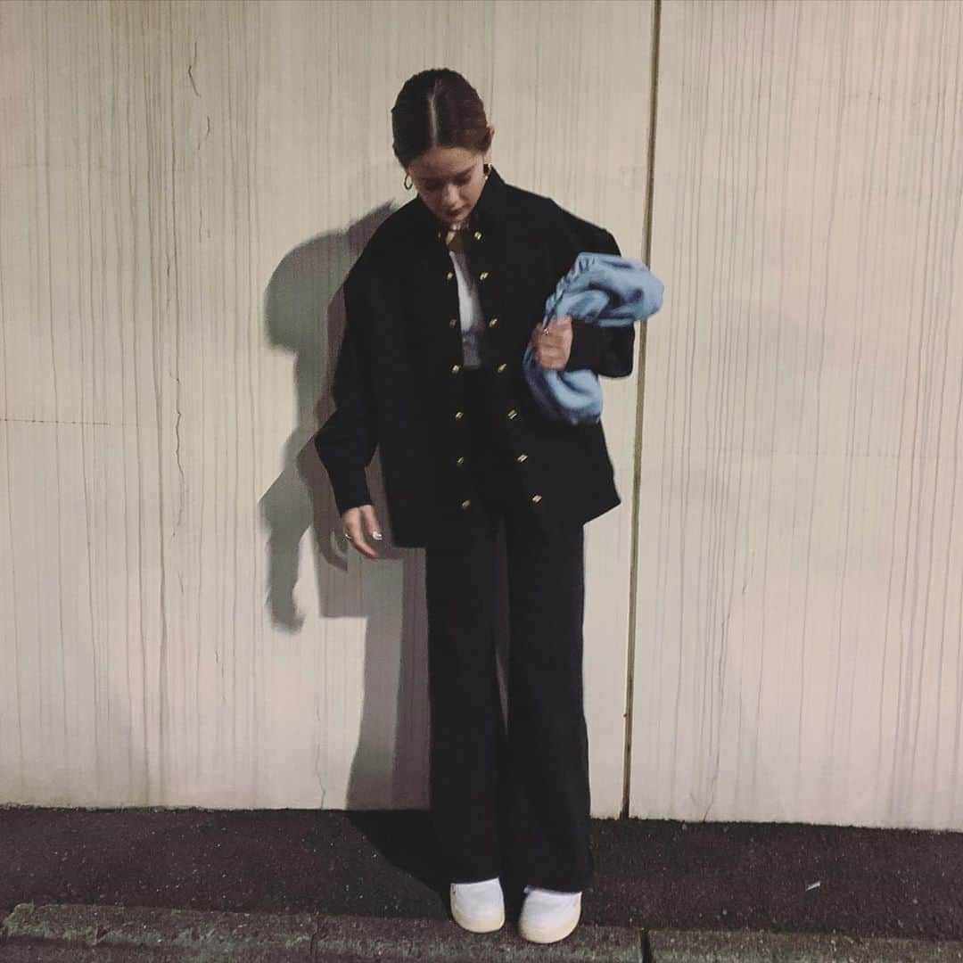 emmaさんのインスタグラム写真 - (emmaInstagram)「🖤  jacket : @tomwood_project  pants : @tomwood_project  bag : @bottegaveneta  shoes : @nike @kith」10月2日 21時02分 - okss2121