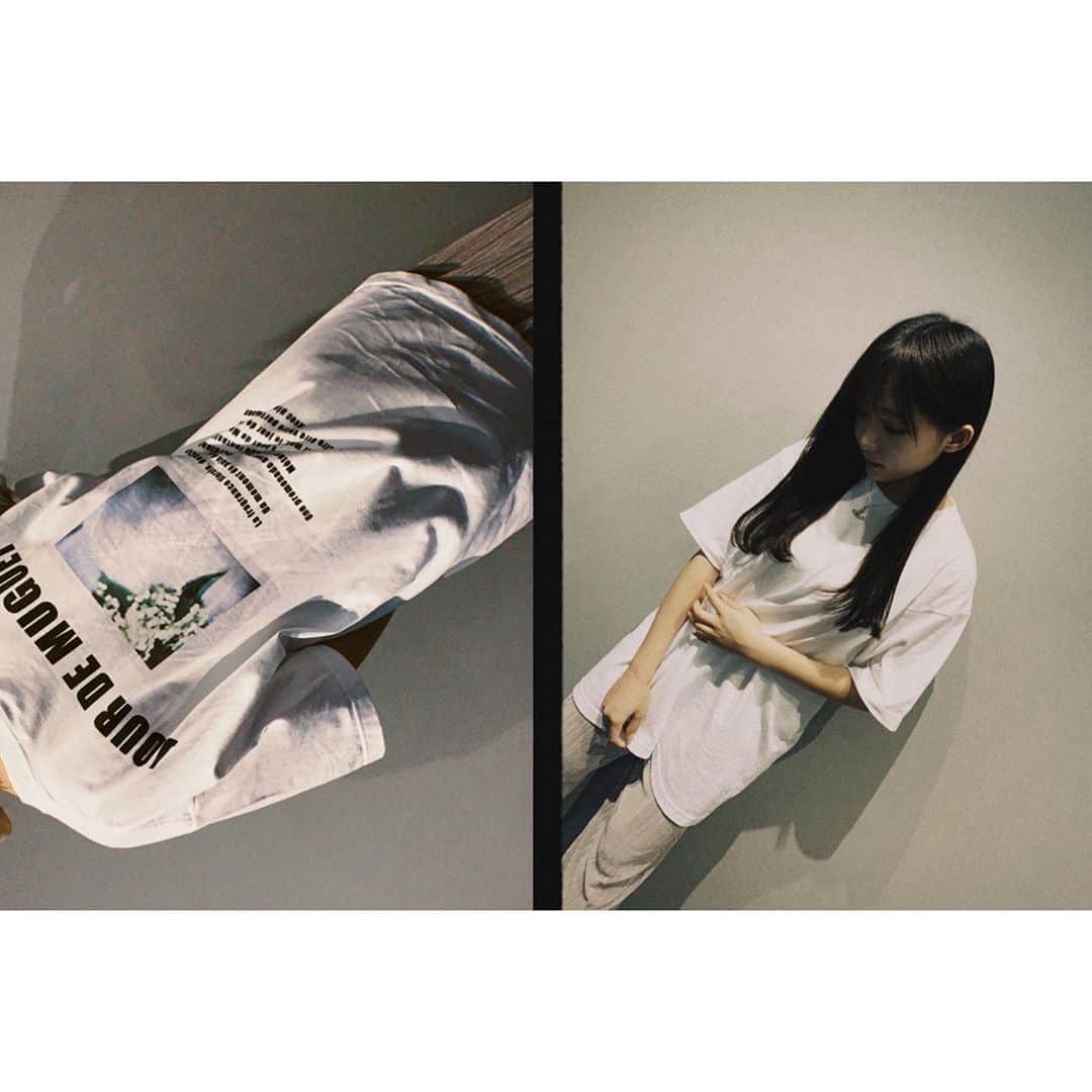 石川翔鈴さんのインスタグラム写真 - (石川翔鈴Instagram)「. 事務所の大先輩のゆかるんさん( @yukakokurosaka0606 )のブランド( @jour.de.muguet )のTシャツを頂きました...🙏🤍🤍 有難うございます☺️❤️ シンプルで着やすいし、サイズ感も凄く好きな感じで、なによりバッグプリントが可愛くて可愛くて...😭🙇‍♀️✨ 秋服のお洋服も可愛いのが沢山あったのでゲットします😳」10月2日 21時02分 - karen__i328
