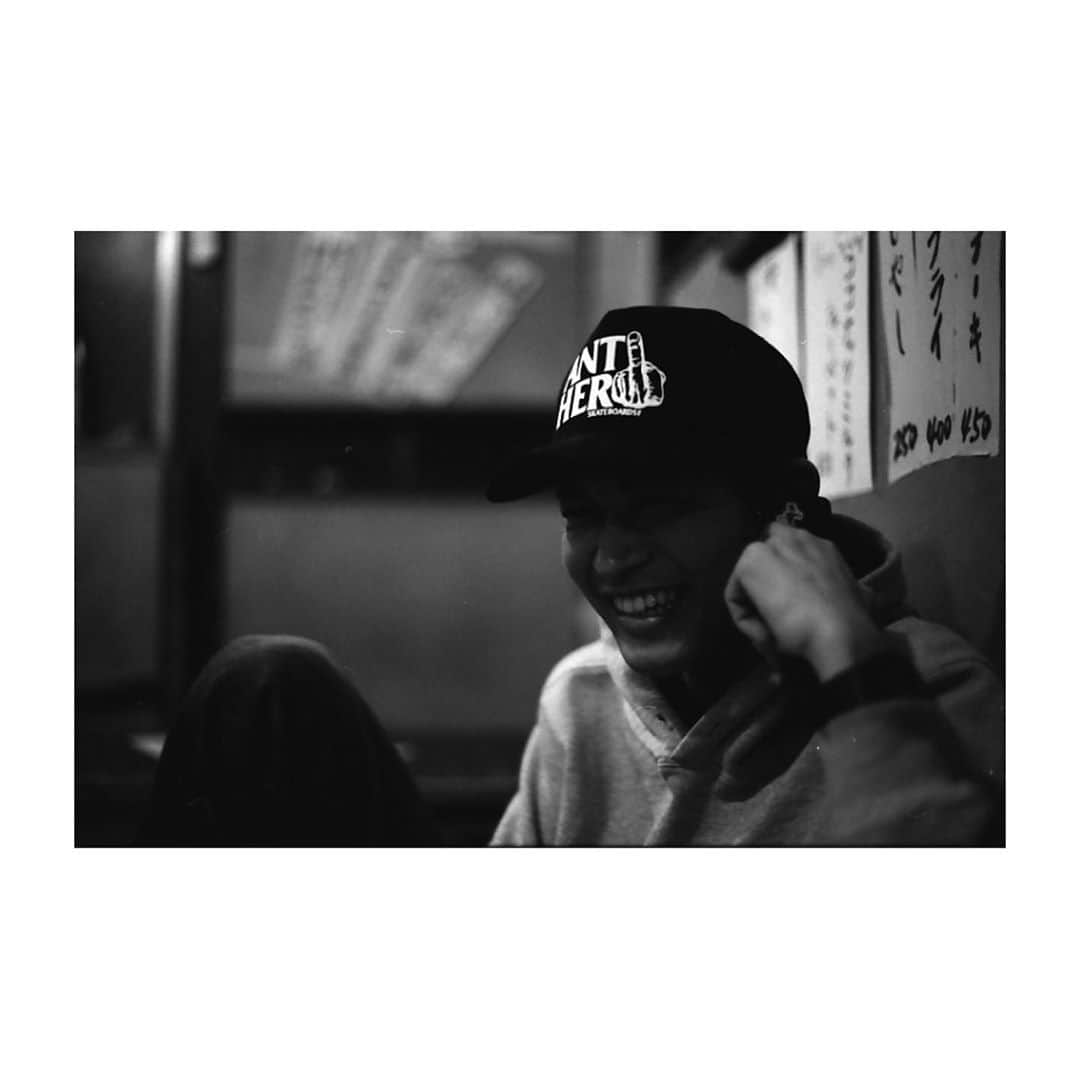 midicaphotoのインスタグラム：「b/w ﻿ ﻿ ﻿ おめでとう！！  ﻿ ﻿ ﻿ ﻿ ﻿10月の撮影まだまだ空きがあります。気になる事があればなんでも大丈夫です、連絡くださいませ📩﻿ ﻿ ﻿ ﻿ フォローもお願いしますー🤲﻿ → @urukuphoto  ﻿ ﻿ ﻿ ﻿ ﻿ ﻿ ﻿ ﻿ ﻿ ﻿ ﻿  urukuって？ ﻿ ￣￣￣￣￣￣￣￣￣￣￣￣￣￣﻿ ﻿ uruku photographyは﻿ 作り込まず  気張らず  ゆるりと﻿ 北海道札幌を中心に出張撮影をしています。﻿ ﻿ 笑ってても  泣いてても﻿ 怒ってても  ぐずりまくってても﻿ その日そのままを全部ひっくるめて撮影します。﻿ ﻿ ちょっと気になることや、質問﻿ 不安なこと、雑談でもいいかも🙆‍♀️﻿ なんでもいつでもご連絡お待ちしてまっす﻿ ﻿ ￣￣￣￣￣￣￣￣￣￣￣￣￣￣﻿ uruku photographyの人と猫↓﻿ @chagecamera ﻿ @rei_shashin ﻿ @toro_chiro ﻿ ﻿ ﻿ ﻿ ﻿ ﻿ ﻿ #日常写真  #出張カメラマン  #札幌カメラマン  #札幌出張撮影 #札幌写真倶楽部  ﻿#出張カメラマン札幌  #フィルムカメラ  #フィルム  #フィルム写真  #フィルム写真普及委員会  #フィルム部  #フィルムに恋してる  #ファインダー越しの私の世界  #tokyocameraclub  ﻿#モノクロ写真  #ローライ  #film_jp  #1n  #札幌フォトグラファー  #札幌カメラ部  #35mmfilm  #生活とフィルム  #film35mm」