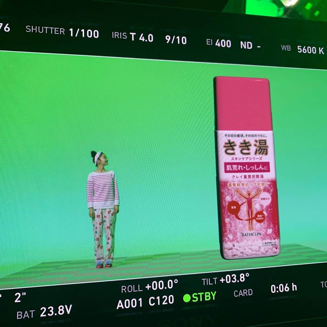 斎藤なりのインスタグラム：「【ご報告】 最近ストーリーでさいとうなりの日常 アップしてますがその中で 「ルーティンありますか？」 という質問があったのですが わたしの場合、仕事終わった日や時間がある時は お風呂に入って汗出しデトックス&リラックスしてます！簡単気持ちいいからおすすめです🌻  そして、さいとうなり BATHCLINきき湯  「パラレルキャリア女子 篇」に出演してます！ BATHCLINきき湯のブランドサイトに 載っているので是非チェックしてね！   #カラダメンテナンス  #入浴剤 #きき湯 #炭酸入浴剤 #クレイ重曹炭酸湯 #肌荒れ #しっしん #あせも #バスクリン #代謝アップ #疲れ #リフレッシュ #日頃の疲れ #疲労 #癒し #疲労回復 #リカバリスト #スッキリ #リラックスしたい #私のおすすめバスクリン#bathclin #bathtime #お風呂 #お風呂大好き #バスタイム #気分転換 #bath #令和の名もなき疲れ図鑑#名もなき疲れ」