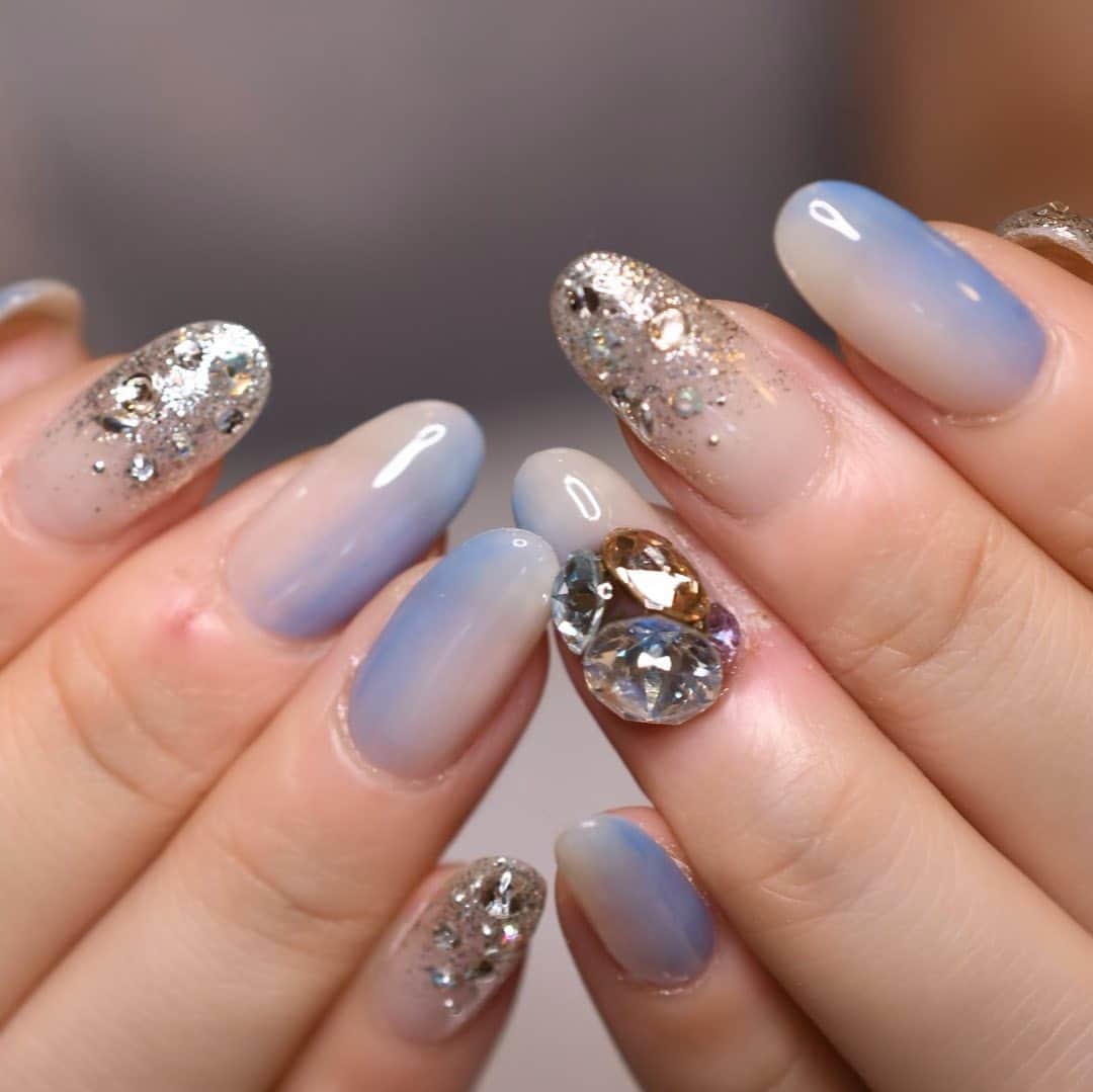 Yuka Maeda ::manicurelistのインスタグラム：「. . Salon data▼ ＝＝＝＝＝＝＝＝＝＝＝＝＝＝＝＝＝＝＝＝ . CADENAS -nail eyelash salon- ●Nail artist  @yuka.maeda  @yuki_cadenas ●eyelash　@cadenaseyelash  ゲストに愛と感動を…♡ . 【 LINE ＠cadenas 】 ご予約/お問い合わせはLINEよりお気軽に🤲 ▶︎▶︎#cadenasnail デザインアップしてます♡  price…★⭐︎Instagram特別キャンペーン中⭐︎★ . 「インスタ見たよ👀」と LINEからご予約で特別プライス7500円！！ . ※ご新規様限定 ※キャラクターや特殊なエレメント等のみ 別途料金いただく場合ございます🙇🏻‍♀️ . . price…初回8000円（オフ込み） access…大阪市北区堂山町16-1  中崎町駅  徒歩5分 /  梅田駅  徒歩6分 . tel… 06-4792-8617 ＝＝＝＝＝＝＝＝＝＝＝＝＝＝＝＝＝＝＝＝ . . .  #中崎町ネイルサロン #梅田ネイルサロン #大阪ネイルサロン #関西ネイルサロン #インスタネイル #instanails #instanail #トレンドネイル #ネイルサンプル #クリアネイルデザイン  #ネイルブック #グラデーションネイル #ネイルチェンジ #今月のネイル #にゅーねいる #夏ネイル #ミラーネイル  #ネイル大好き #シンプルネイル #ネイル部 #女子力向上委員会 #女子力 #女子力ネイル #ブルーネイル #ラメネイル #ニューネイル  #ナノソル #ナノソルcc  #ナノソル販売店大阪」