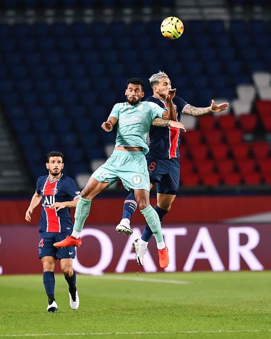 レアンドロ・ダニエル・パレデスのインスタグラム：「Gran partido equipo! Vamos a por más 💪🏼 #AllezParis」