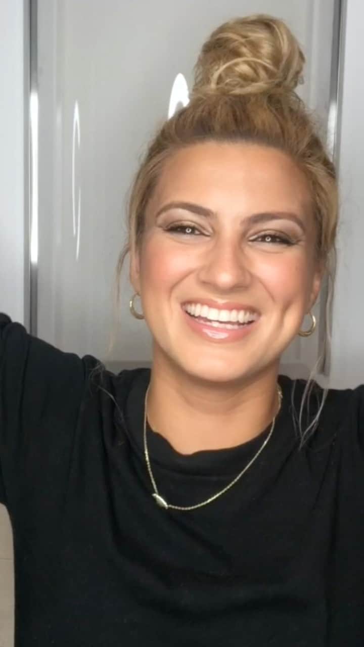 トーライ・ケリーのインスタグラム：「@curology is offering first time users 1 month free, just with $5 shipping and handling when you sign up using my link!! #ad http://curolo.gy/torikelly 💫」