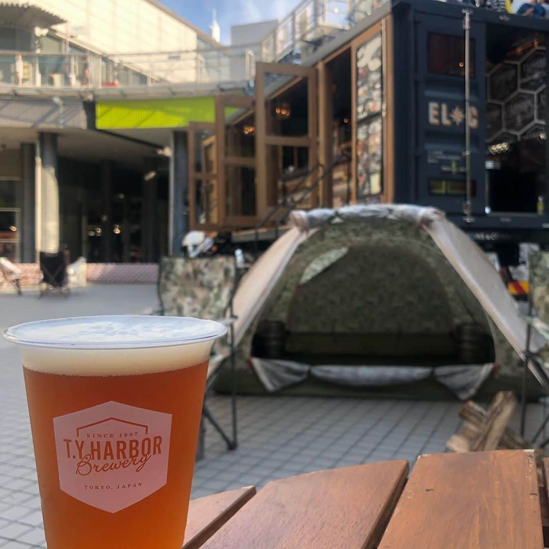 EL★CAMIONさんのインスタグラム写真 - (EL★CAMIONInstagram)「今週末もELCAMIONはお台場『ヴィーナスフォート』にて『URBAN BEER CAMP』を開催します。 パレットプラザに、『Coleman』アウトドアギアでキャンプの雰囲気 & クラフトビールをお楽しみいただけます。 今回のフェーズはこの土日で終了します。 是非、体験してみてください！！  #elcamion #beertruck #tyharborbrewery #craftbeer #brewery #instabeer #beerstagram #beerporn #beergeek #beerlover #madeintokyo #tysonsandcompany #hophead #coleman_japan  #craftpass #tennozbrewing #beeronthego #エルカミオン #ビアトラック #ティーワイハーバーブルワリー #クラフトビール #ブルワリー #ビアスタグラム #クラフトビア  #コールマン #お台場  #天王洲アイル #タイソンズアンドカンパニー」10月3日 7時01分 - el_camion_tokyo