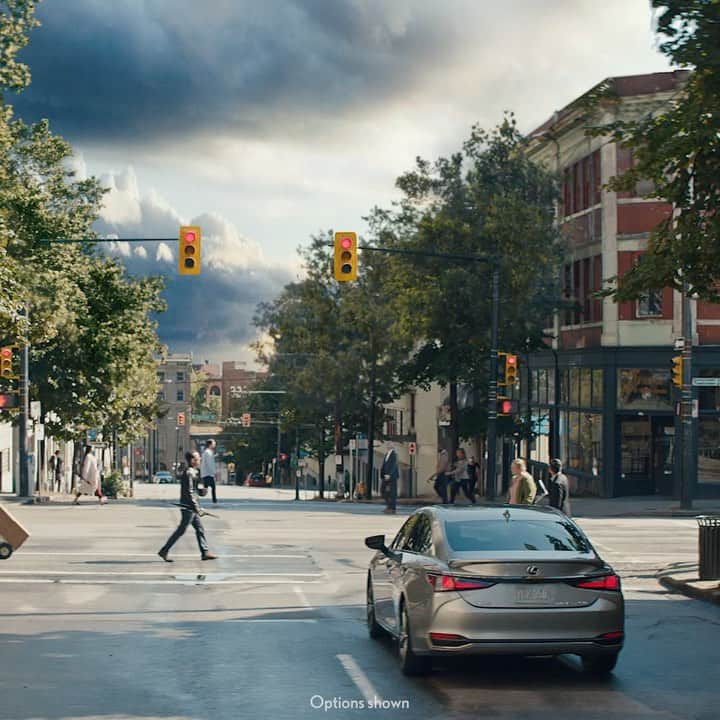 Lexus USAのインスタグラム：「The #LexusES with available all-wheel drive. Sometimes the weather is just bananas. Fun fact: 2,500 banana peels were used in this video. The actual fruit we removed from the peels before the shoot? Donated to make banana bread for Meals on Wheels in the Vancouver, Canada area.」