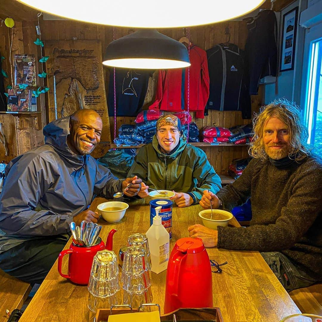 テリー・クルーズさんのインスタグラム写真 - (テリー・クルーズInstagram)「CONQUERING OUR OWN NEGATIVITY ON A VOLCANO IN ICELAND!   Time to eat! My assistant @kodax_moments and I had the best guide in Iceland @kristjanpv!  A Fabulous experience!」10月3日 7時09分 - terrycrews