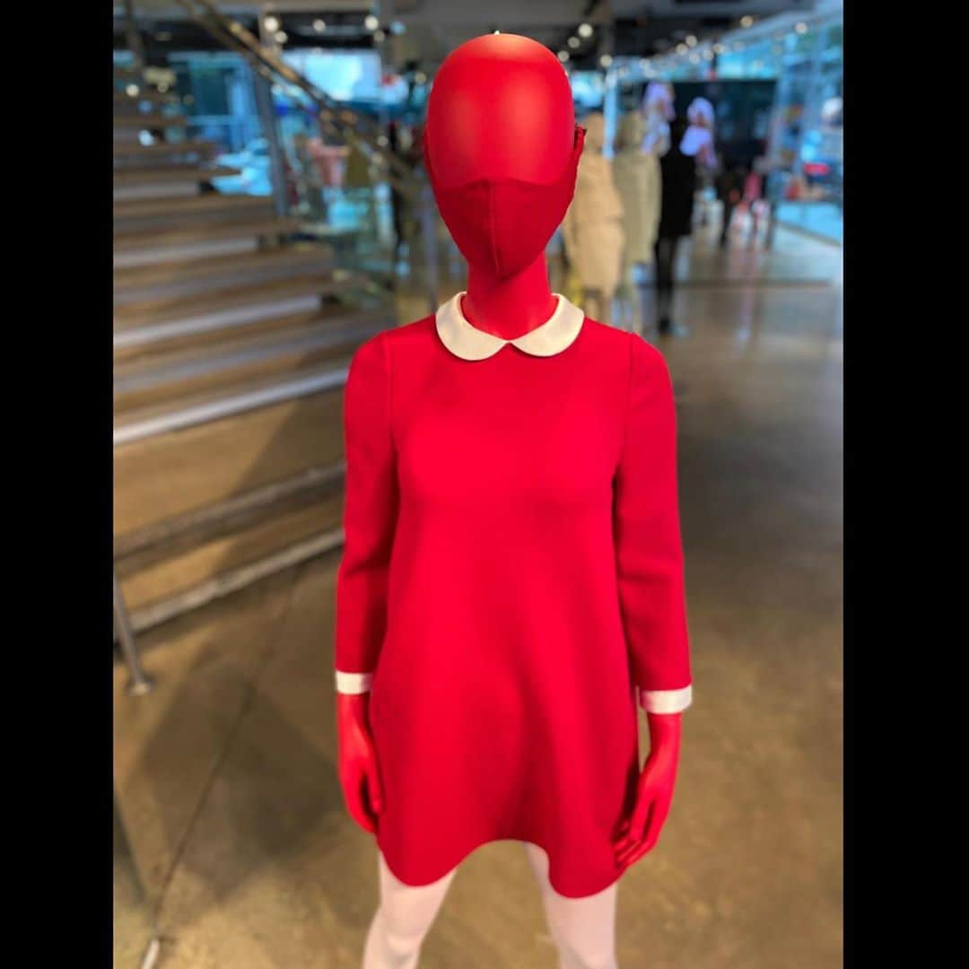 マーク・ジェイコブスさんのインスタグラム写真 - (マーク・ジェイコブスInstagram)「little red dress.  RUNWAY FALL 2020 MARC JACOBS   Mannequins now installed at MARC JACOBS MADISON #doublefacedcrepe #razorcut #luxury #quality #skill #finish #polish #masktomatch #thisishowwedoit #iwantitnow #verucasalt」10月3日 7時25分 - themarcjacobs