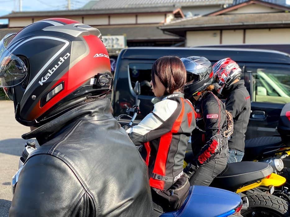 CAMIRAさんのインスタグラム写真 - (CAMIRAInstagram)「レッツゴー🏍 天気いいからバイク乗りたくなる😳💕 #スクランブラー#カフェレーサー#ツアー#バイク女子#グランピング#バイクのある風景#バイク好きな人と繋がりたい#バイクのある生活」10月3日 7時40分 - camila.528