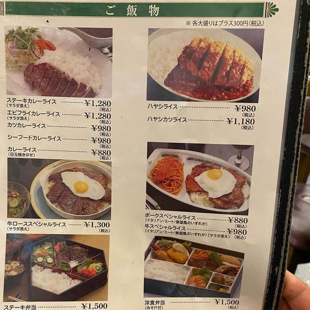 三浦辰施さんのインスタグラム写真 - (三浦辰施Instagram)「今回の北海道到着初日やらかし食事。 @tampro.golf_diet です。 こちらは行く少し前から「釧路に泊まるなら」と調べに調べた中で やはりここになるよな❗️ 的なお店♬♬ ☆ 道わかる通りのボリュームと安さ❗️味はスパカツ自体が初めてなので味付けはこんな感じなんだなという感想です＾＾ ☆ 地元の人が多い感じ（そもそも観光の人は。。。この日は居なそうでした。） ☆ それにしても記念すべき「スパカツ」初体験となりました❗️ ☆ 次は違うところで食べてみたいなと思いましたがパスタではなくスパゲティ自体を久しぶりに食しましたがやはりソフト麺みたいな感触は。。。苦手です💦💦💦💦 ☆ ☆☆ #釧路 #スパカツ #レストラン泉屋  【#ゴルフ】【#golf】【#골프】 ・ 【#ダイエット】【#ダイエット成功】 【#2年間で60キロのダイエットに成功したプロゴルファーの生活 】 ・ 【#ゴルフスイング】 【#ゴルフレッスン】 【#ゴルフレッスン動画】 【#golfnetTV】【#Gridge】 ・ 【#ティーチングプロ】 【#ゴルフコーチ】 【#三浦辰施】　【#たむプロ】 ・ 【#インドアゴルフ】 【#PleasureGOLF市が尾】 【#PleasureGOLFAtsugiTrellis】 【#打ちっぱなし】 ・ 【#ゴルフ初心者】【#ゴルフバカ】 ・ 【#ゴルフウェア】 【#アルチビオ】【#archivio】 【#ブッシュネル】【#azasgolf】」10月3日 7時46分 - tampro.golf_diet