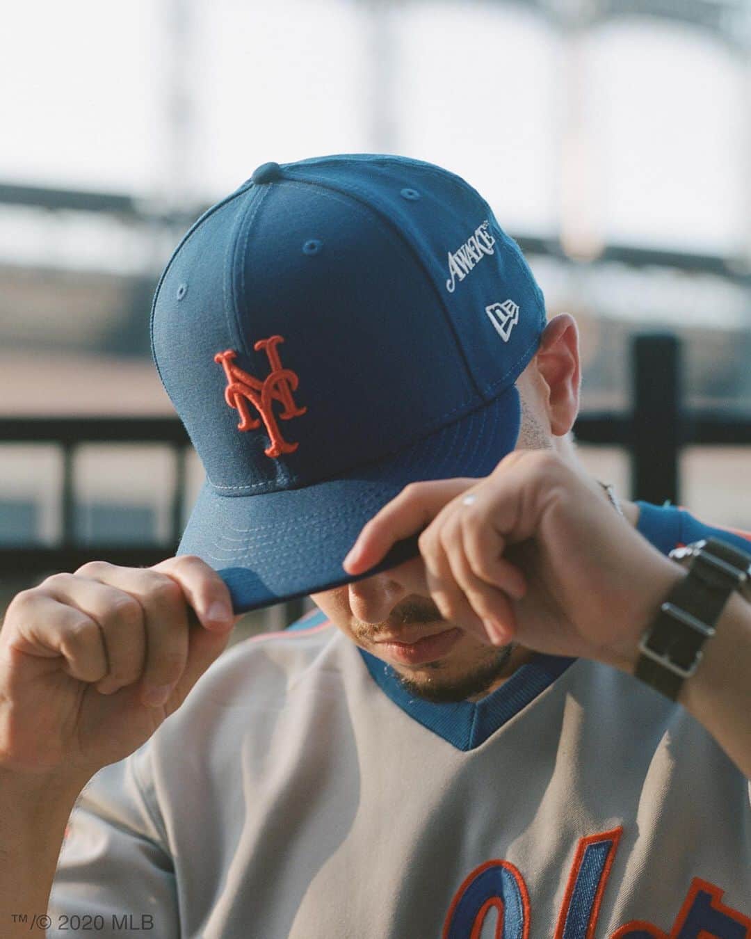 ニューエラ・キャップのインスタグラム：「From the Bronx to Flushing, the New Era x Awake collaboration resurfaces one of the most authentic traditions of New York sports, the Subway Series. With commemorative patches and sleek designs, this collection is available now at neweracap.com. @awakenewyorkclothing  . Link in bio」