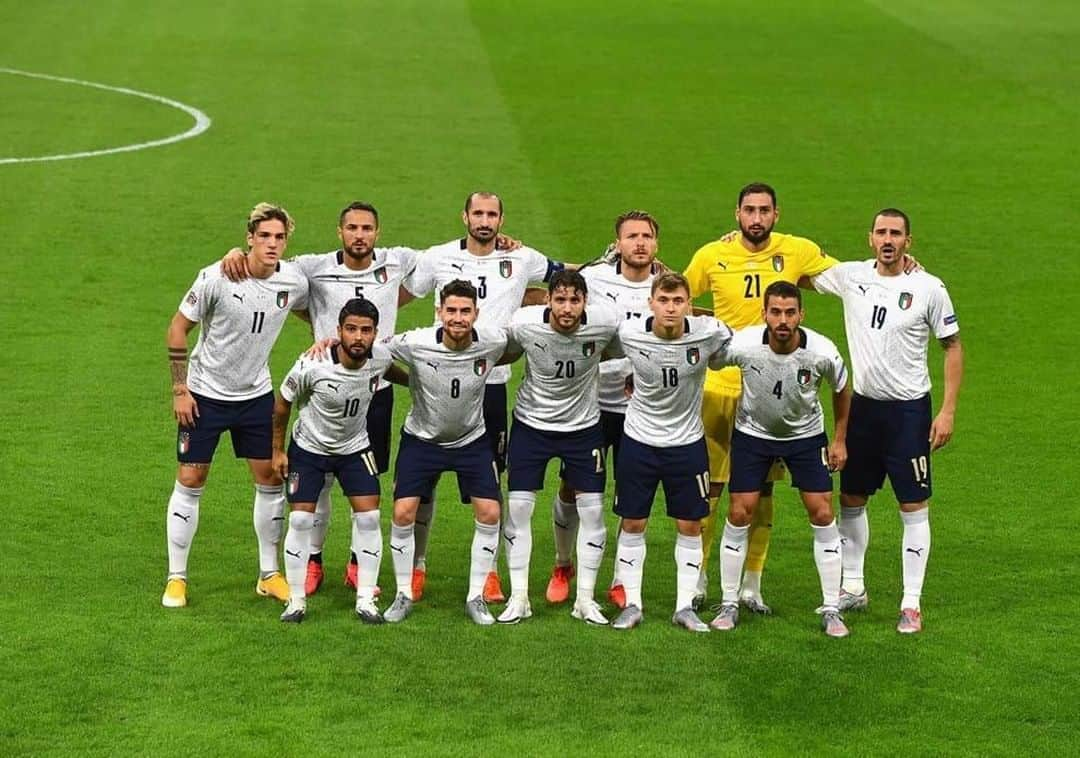 サッカーイタリア代表さんのインスタグラム写真 - (サッカーイタリア代表Instagram)「#Nazionale 🇮🇹 Cambiano le sedi degli #Azzurri a novembre: in campo a #Firenze con l’Estonia 🇪🇪, a #ReggioEmilia con la Polonia 🇵🇱  La #FIGC ha concordato con le federazioni di #Estonia e #Polonia e con la UEFA lo spostamento delle gare che si sarebbero dovute disputare a #Benevento e #Roma . La notizia 👉 www.figc.it . . #Azzurri 🇮🇹 . Venues changed for Italy games in November: against Estonia 🇪🇪 in Florence and Poland 🇵🇱 in Reggio Emilia. The #FIGC have reached an agreement with UEFA and the associations of Estonia and Poland to move games that were due to be hosted in #Benevento and #Rome. . . #VivoAzzurro」10月2日 23時07分 - azzurri