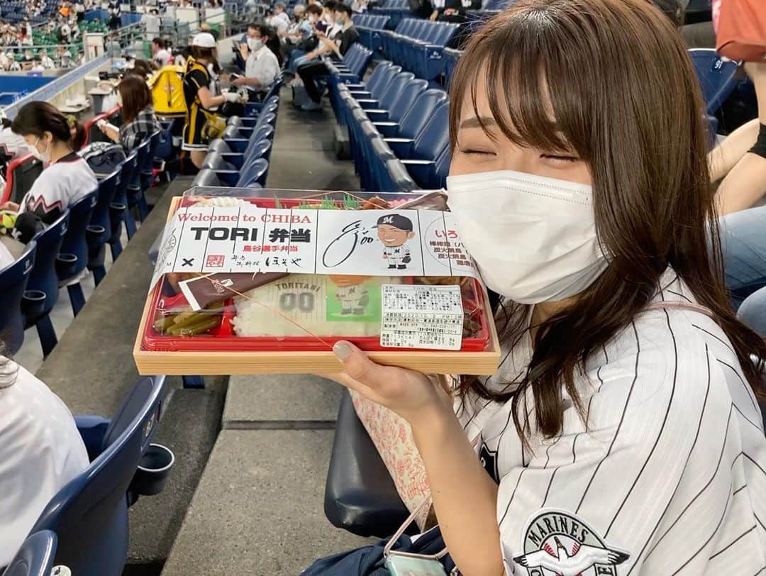 のインスタグラム：「プライベートでマリンスタジアムにきました🕊⚓🌊 #スワイプしてね #河野監督の野球活動 ． マーティン選手の肩の抑止力 藤岡選手の好守連発 安田選手あとひと伸びでHRの痛烈打球 和田選手の盗塁&広域守備 二木投手-柿沼捕手のストライク先行ピッチング 益田投手の声と眼差し ． 書ききれないほどの職人の技に、 あらためて生観戦のありがたみを感じました！！ ． 現状遠征はいけないので行ける範囲で、チケットが購入できた範囲で、しっかりルールを守って応援したいなとおもいます！」