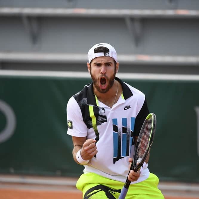 カレン・ハチャノフのインスタグラム：「Round 3 tomorrow👉🏻 @rolandgarros Let’s go!! #RG20  //  3-й круг Завтра💪🏻 Вперёд!!」
