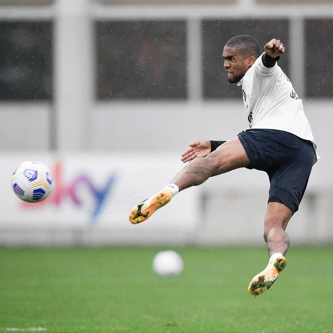 ダグラス・コスタさんのインスタグラム写真 - (ダグラス・コスタInstagram)「☄️」10月2日 23時16分 - douglascosta