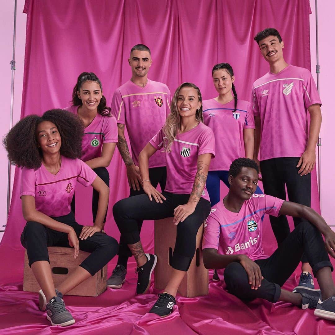 UMBROさんのインスタグラム写真 - (UMBROInstagram)「Together we are stronger. @umbrobrasil have released a special collection of #PinkOctober shirts to support Breast Cancer Awareness Month.   #umbro #umbrobrasil #umbrofootball」10月2日 23時19分 - umbro