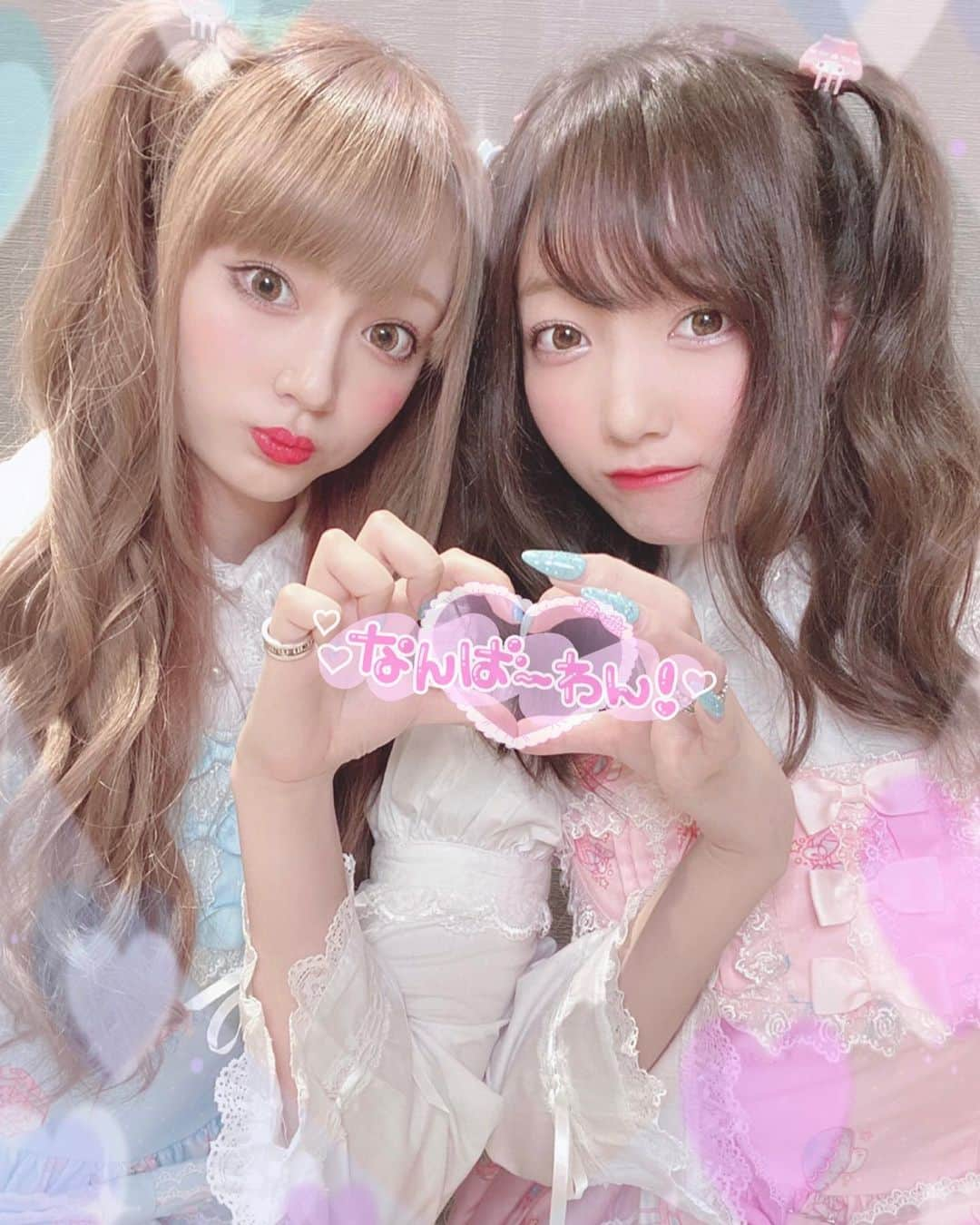 あかりさんのインスタグラム写真 - (あかりInstagram)「🎀💗やっぱウチらがさいきょお💗🎀  3まいめに もじスタンプなしのはってるょ」10月2日 23時36分 - akachamxx