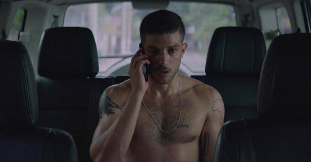 Chay Suedeのインスタグラム：「Esse é um frame de um filme que fiz no final de 2018, com direção de @joaowainer, é a  versão brasileira do roteiro "4x4", escrito por @marianocohn .」