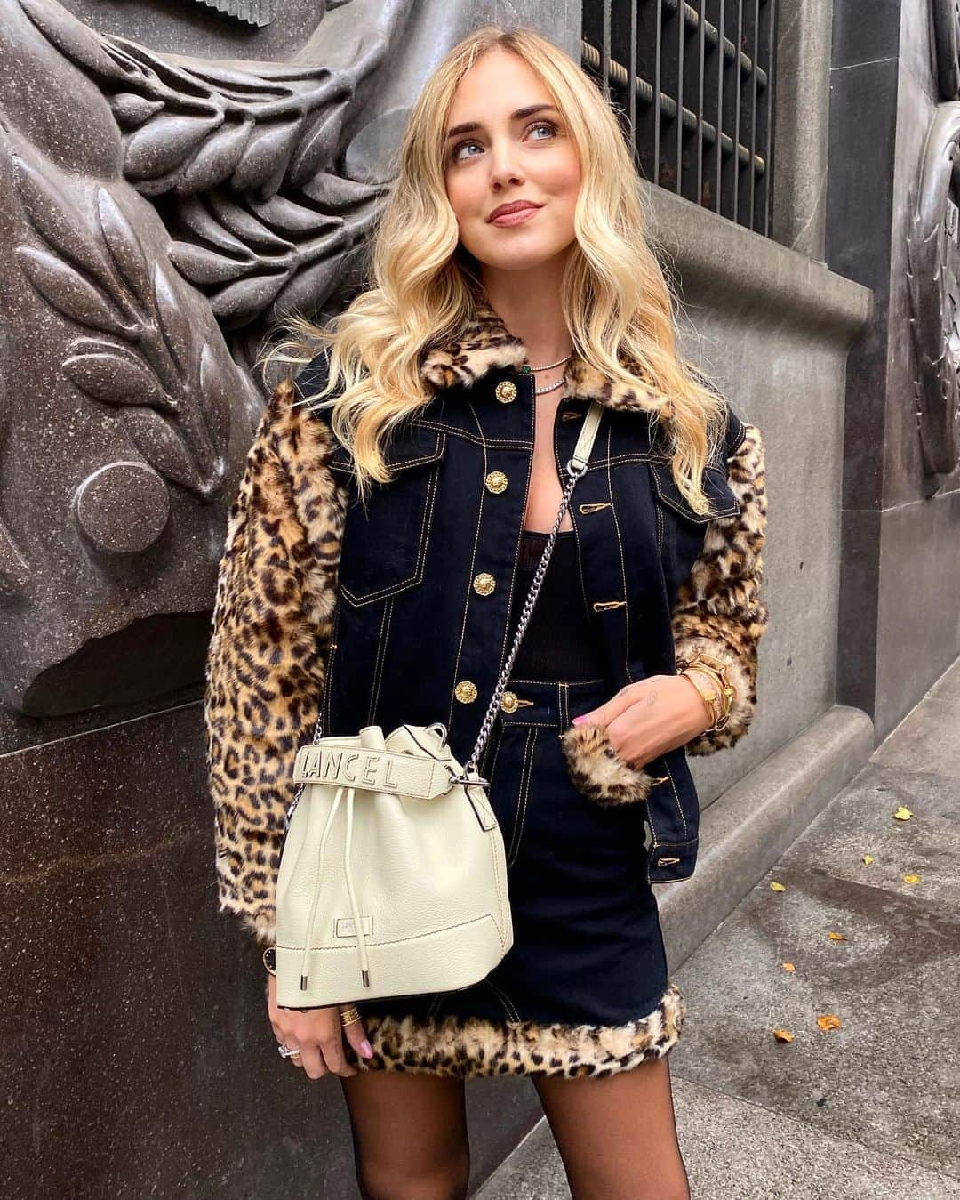 キアラ・フェラーニさんのインスタグラム写真 - (キアラ・フェラーニInstagram)「Look today for this rainy day in Milan ☔ with this cute @lancelparis bag #lancel #NinonByLancel #adv」10月2日 23時33分 - chiaraferragni