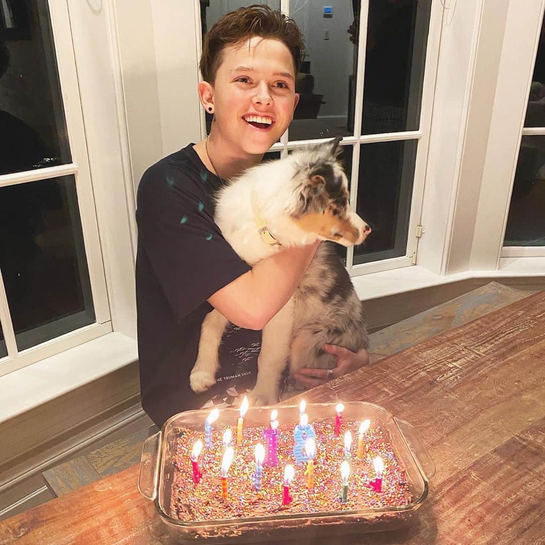 ジェイコブ・ザルトリウスのインスタグラム：「only 1 person showed up to my birthday party 🤷🏻‍♂️18!!!」