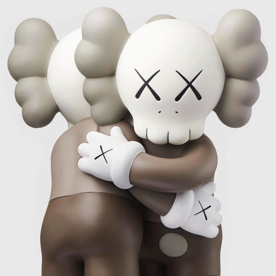 KAWSONEさんのインスタグラム写真 - (KAWSONEInstagram)「I donated this bronze sculpture to support the Artists for Biden exhibition hosted by @davidzwirner on @platform___art  Follow @platform___art for more information.  KAWS TOGETHER, 2017 Painted bronze 16 x 12 x 8 inches  40.6 x 30.5 x 20.3 cm Edition 20 of 25, 5 AP Signed, dated, and numbered  #ArtistsForBiden #BidenHarris2020 #2020election #vote2020 #yourvotematters #voteforchange #KAWS @skarstedtgallery」10月2日 23時42分 - kaws