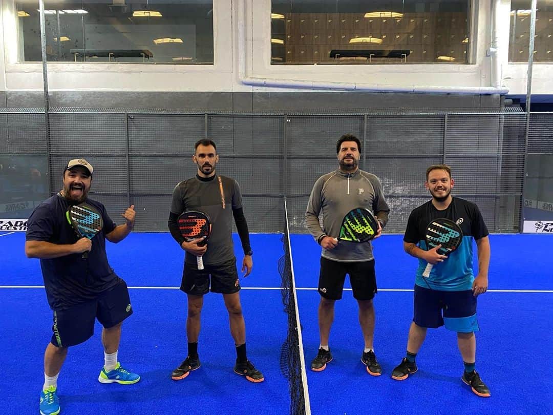 ジョルディ・コディーナのインスタグラム：「Buen partidito... @frankymartinm @joseluisluna1261 @mickydrummer1992 ... hay dos q tenían q pasar por debajo de la red... pero no han pasado... se lo hemos perdonado debido a sus conflictos personales durante el partido... no franky? 😂😂😂」