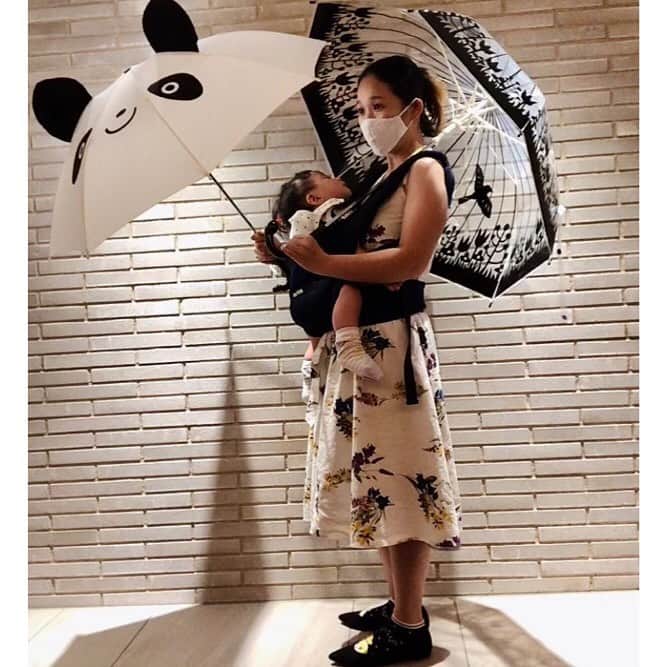 世手子さんのインスタグラム写真 - (世手子Instagram)「I wonder if it will rain soon☔️ It's been raining a lot lately so I bought a children's umbrella and an adult's umbrella⛱🌂 I wore socks of my favorite character🐻 @gnocco_jp #ニョッコ で #親子傘 （＾_＾） #gnocco の傘かわいい(*^ω^*) #彩之葉昭島 gnocco 傘 鳥かごブラックと 耳付きパンダ #子供傘 (*ﾟ▽ﾟ*) #寿司太郎 がかわいい傘を持ってくれるのはいつかなー？（＾＿＾）☆ gnoccoの持ち手の肉球シリコンがストッパーになっているので、傘が落ちにくいのも魅力だよ(＾ｰ^) #ブラックスワン と #にくきゅう （＾Ｏ＾） #ソックス #助野 #sukeno @thisissocks_skn で親子同じブランド(^_-) #あつ森 の #しずえさん w #あつまれどうぶつの森 #靴下 と傘で #コーディネート (´∀｀=) 雨が待ち遠しい(о´∀`о)  #cornersアンバサダー  #sponsored #follop @follop.inc」10月2日 23時49分 - rojide