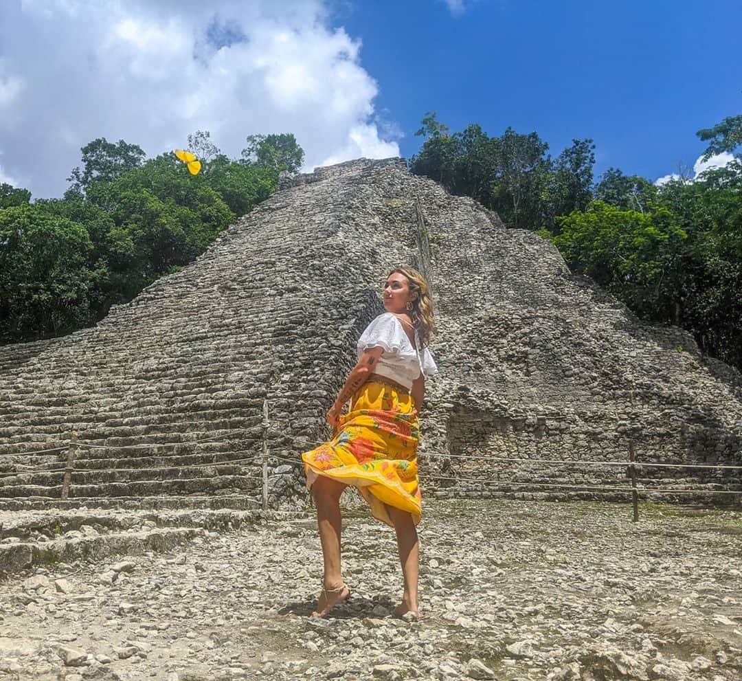 アリサ・ラモスのインスタグラム：「Which of these Mayan pyramids is your favorite (located in 3 diff countries) 1, 2, 3, or 4?  . I ask because one of these got the title of a 7 World Wonders, out of dozens of Mayan ruins all over Central America (and the Egyptian pyramids!). . Here's where these are and some info: . 1. Cobá, Mexico : Most recent Mayan city before Spanish takeover. Highest pyramid in Yucatan (can no longer climb), said to have been ruled by women! Also perfect photobomb by a matching butterfly! . 2. Tikal, Guatemala: Said to be the greatest city in Mayan history, inhabited in 900BC, with thousands of structures, and over 100k people (my fave). There are also other pyramids in Guatemala that were built to align perfectly with the sun. . 3.  Xumantunich, Belize: One of the tallest pyramids (about 130ft) that you can still climb (I'm at the top), and over 3000 years old. . 4. Chichén Itzá, México: Voted one of the New 7 World Wonders, and nominated because of it's smart ancient construction; during spring and autumn equinox, the sun aligns with the main temple and projects a serpent shadow that aligns with the serpent statues. Aka one of the first physical calendars.  . In case it isn't obvious, I love seeking and learning about ancient civilizations, and I truly believe traveling is the best education you can get! Maybe I'll be a crazy geography professor one day haha! (Joke, I have sworn off 9-5's for life) . So which is your favorite? Visually and or for what they actually are? . I'll be getting into the spooky awesomeness of Mayan rituals next!! . . . #mayanruins #coba #tikal #belize #guatemala #tulum #chichenitza #7worldwonders #mylifesatravelmovie #solotravel #adventures」