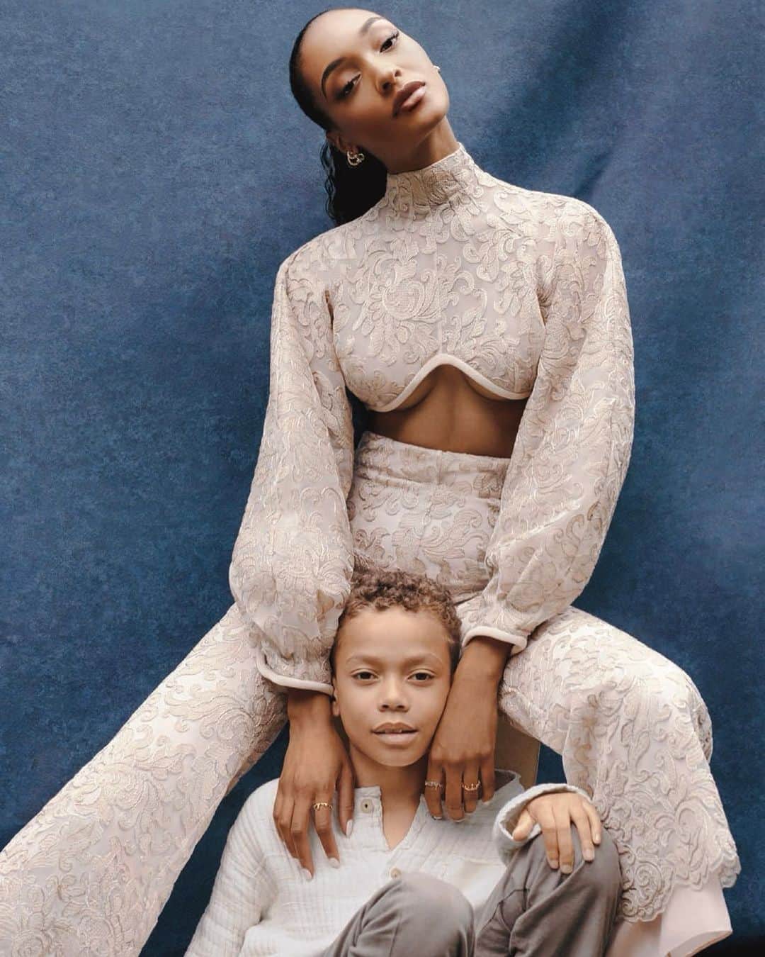 ジョーダン・ダンのインスタグラム：「From the bottom of my heart thank you @bazaaruk for having me be part of ‘letter to my child’ Riley and I will cherish this forever 🤎  Photographer @olivialifungula  Stylist @georgmedley  Make up @hilakarmand  Hair stylist @rendaattia」