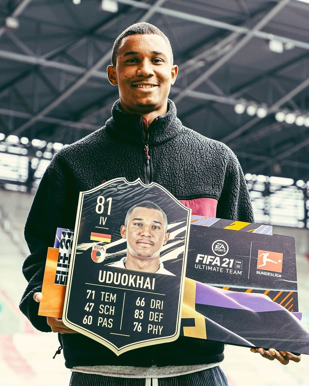 FCアウクスブルクさんのインスタグラム写真 - (FCアウクスブルクInstagram)「Mega-Leistung gegen den @bvb09 und damit stolzer Besitzer des ersten #TOTW-Items von @easportsfifa_de in der neuen Saison: Felix #Uduokhai! 🤗🤩 #FIFA21  #FCABVB #FCA #FCA1907 #fcaugsburg」10月3日 0時00分 - fcaugsburg1907