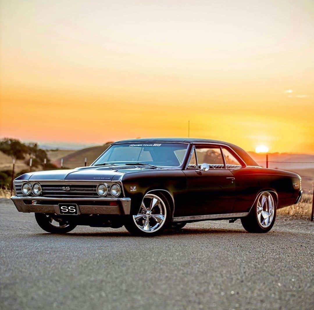 Classics Dailyさんのインスタグラム写真 - (Classics DailyInstagram)「#ClassicsFeature _____ 1967 Chevy Chevelle. Owner: @bb454ss _____ #classiccar #musclecar #hotrod #protouring #prostreet #restomod #classicsdaily #streetrod #streetcar #customcar #hotrods #streetrods #chevelle #chevy #chevrolet #67chevelle」10月3日 0時02分 - classicsdaily