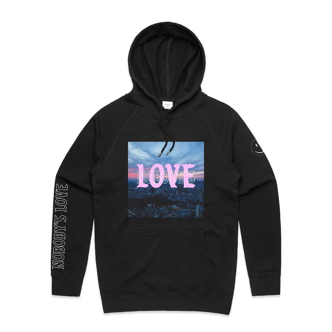 Maroon 5のインスタグラム：「maroon5shop.com」