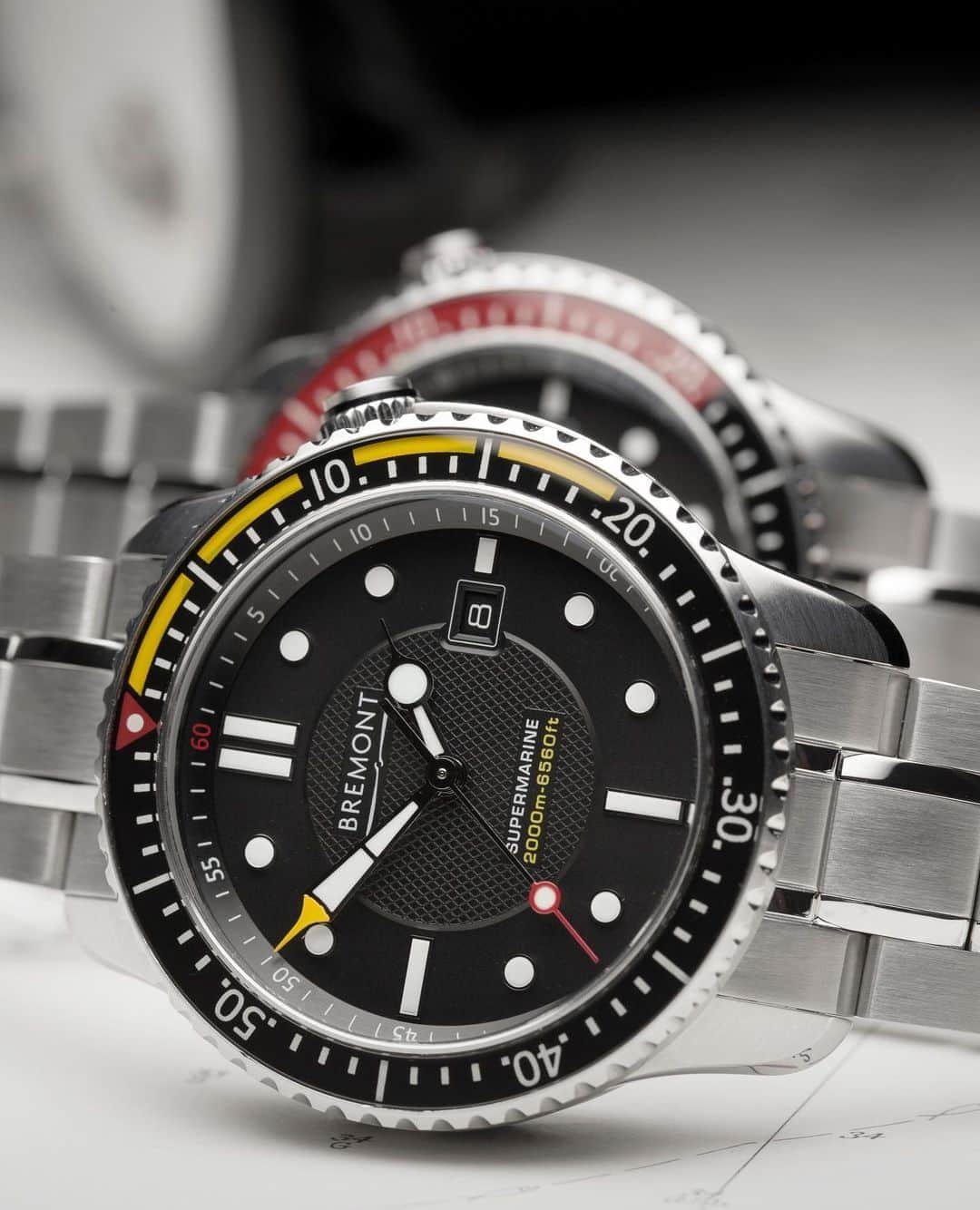 のインスタグラム：「Whilst the Bremont S2000 features next-level water resistance, the striking aesthetics can't be ignored. ⁠⠀ ⁠⠀ The S2000 designs feature an updated sapphire uni-directional rotating bezel with 20-minute red marker, which ties in the red tip at the end of the minute hand.⁠⠀ ⁠⠀ The knurled effect on the dial’s centre teamed with clean and crisp linear markings on the bezel and inner dial ring offer a fresh look.⁠⠀ ⁠⠀ Tap to see more of the S2000.⁠⠀ ⁠⠀ #bremont #bremontwatches #supermarine #spitfire #diving #divingwatch #navy #navywatch #ocean #deepseadiving #deepsea #scubadiving #scuba #travel #adventure」