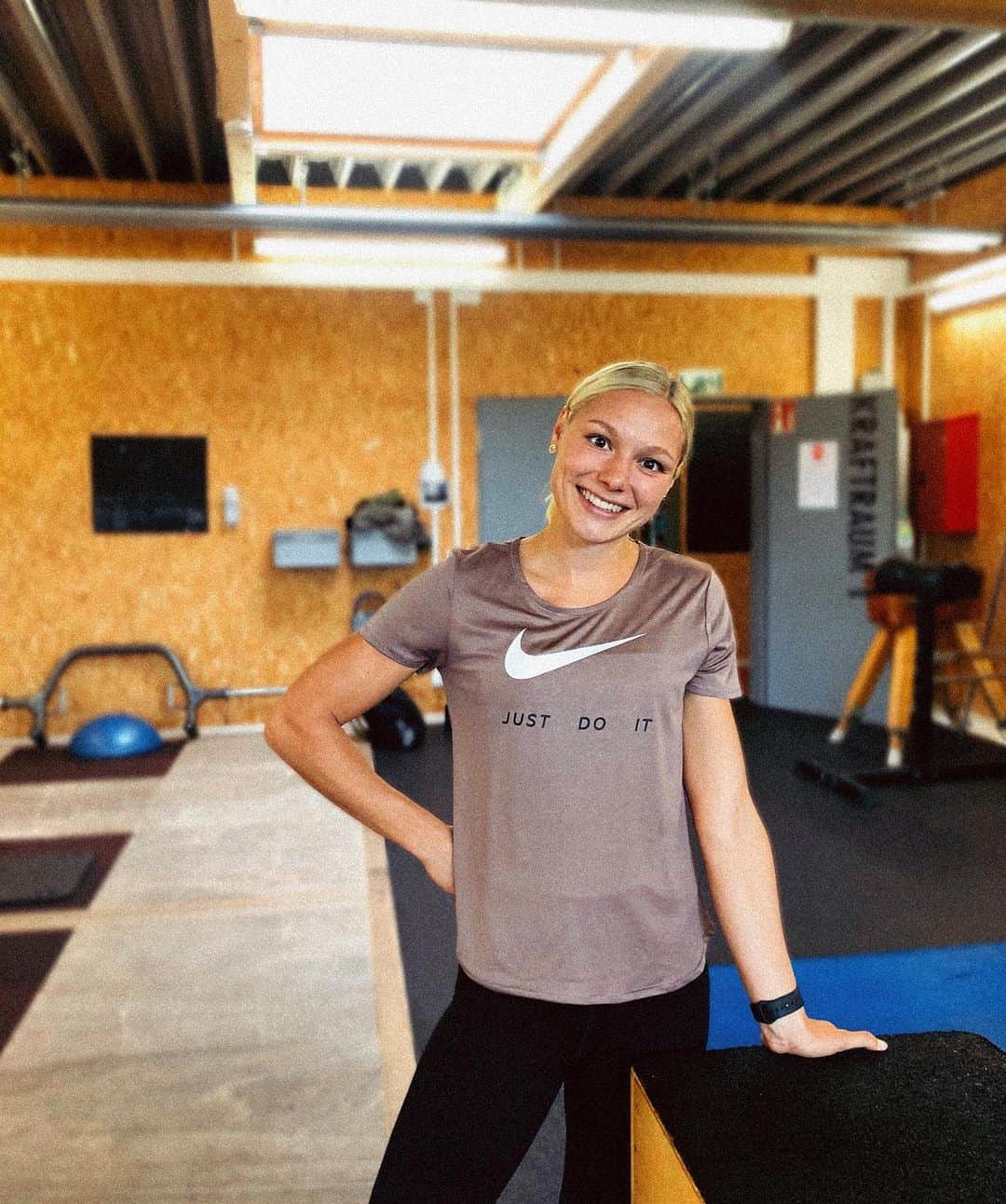 リーザ・マイヤーのインスタグラム：「Don‘t forget to smile while working for your dreams #training #trackandfield #sprint #sprintteamwetzlar #justdoit」