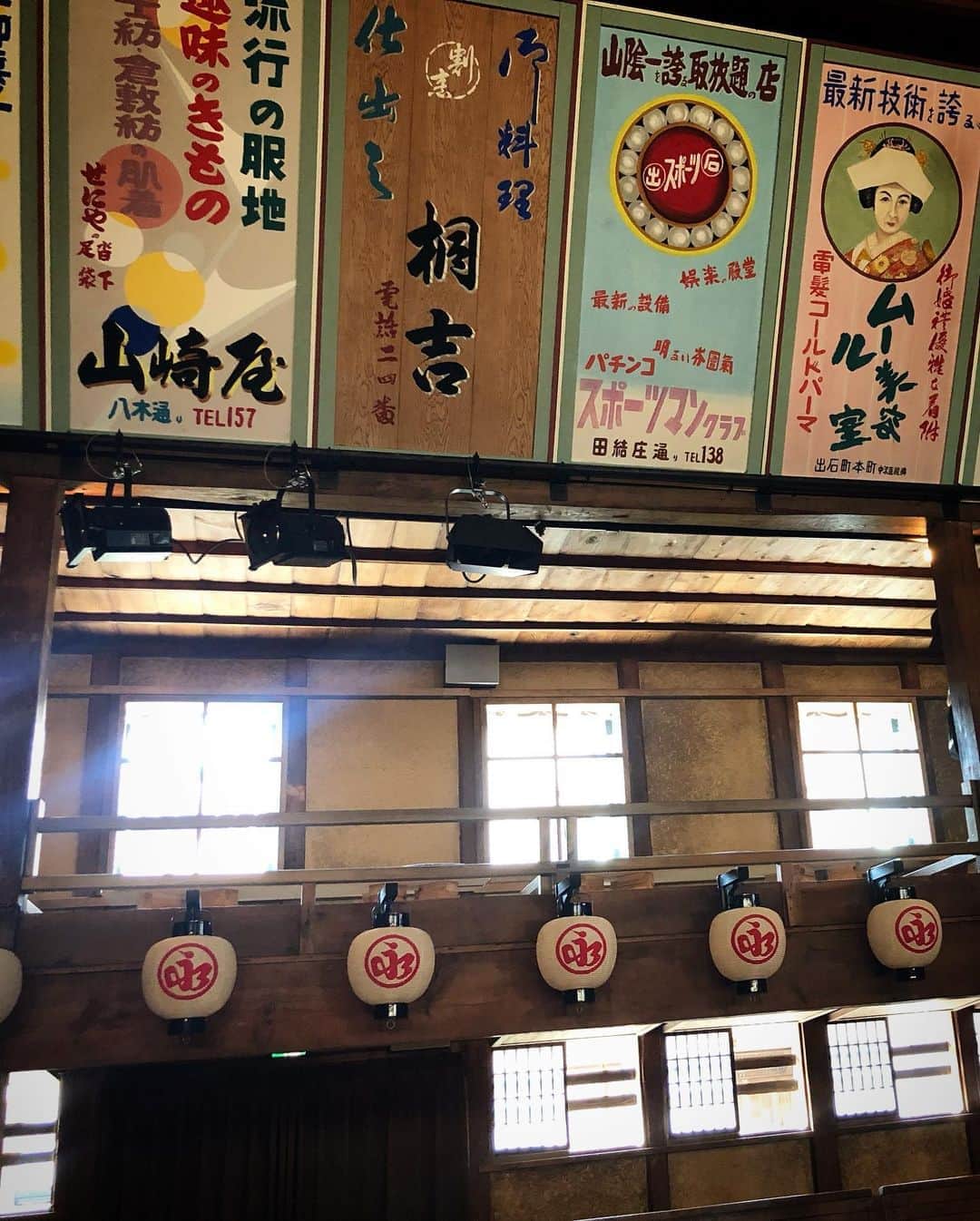チズさんのインスタグラム写真 - (チズInstagram)「但馬の小京都 出石へ🕰 歴史的な町並みが広がる 小さな城下町🏯 ゆるやかな時間の流れに 心満たされたぁ❤️  #犬なし旅 #兵庫県#出石城下町 #豊岡 #辰鼓楼 #時計台#芝居小屋 #永楽館#コウノトリの郷公園  #出石そば#出石観光  #Mダックス#ダックス#ミニチュアダックス #親父犬#シニア犬#ミニチュアダックスフンド #ミニチュアダックスクリーム#短足部 #短足犬#カニンヘンダックス #ダックス14歳#カニンヘンダックスフンド#犬は家族#犬のいる生活#シニアライフ#インスタでわんこみるのが日課 ♡♡」10月3日 0時45分 - sqi.chizu