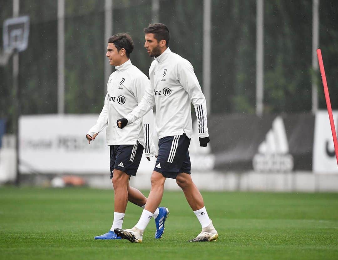 ロドリゴ・ベンタンクールのインスタグラム：「⚪️⚫️⚪️⚫️ @juventus」