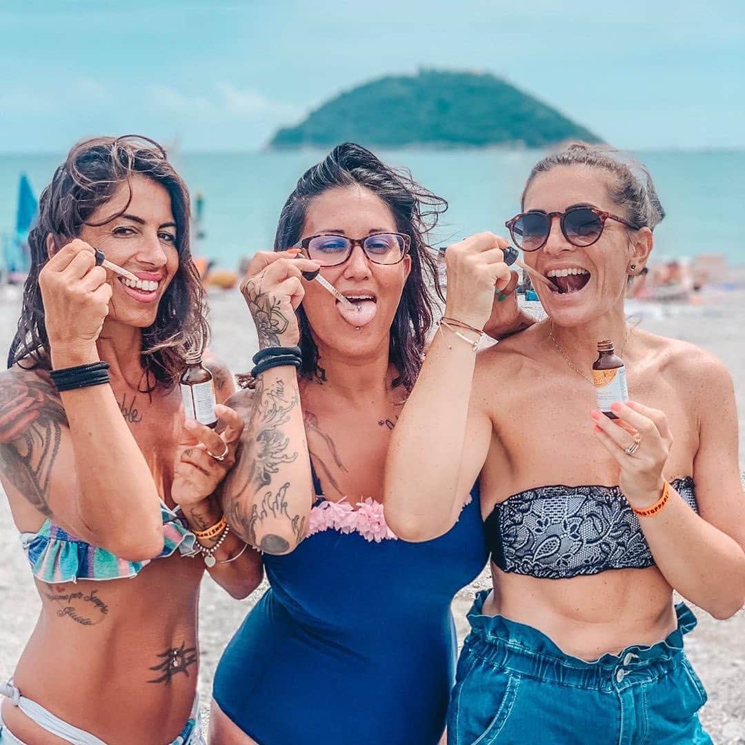 のインスタグラム：「💧 Drop it like it’s hot ☀️  📷 @antonella_condorelli ⁠ ⁠ ⁠ ⁠ #ariix360 #ariix365 #slenderiiz #dropstodrop #droptodrop #successwithslenderiiz #ariixtransformation #ariix #ariixproducts #slenderiizjourney #slenderiix #xceler8 #successwithslenderiiz #weightlossjourney #exercise #fit #fitfam #summervibes #nutrition #fitnessmotivation #eatclean #getfit #cleaneating #inspiration #healthylifestyle #transformation #healthyeating #fitlife⁣ #myweightlossjourney #health」