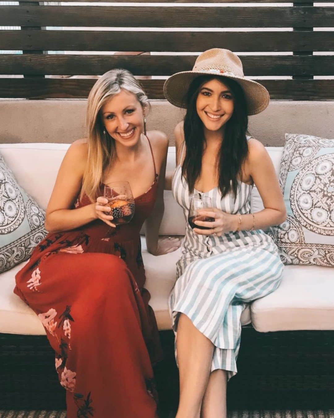 ケイト・ボイージェルのインスタグラム：「Happy happy 30th birthday to my lifetime partner in crime @courbs102 ! I may be your big sis but I look up to you in a million ways and am so proud of you! Love you so much and wish we were celebrating with wine and brownie surprise! ❤️🎉👯‍♀️」