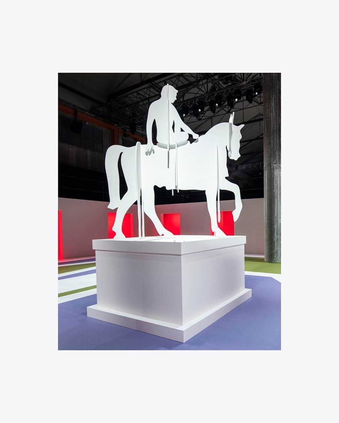 プラダさんのインスタグラム写真 - (プラダInstagram)「The original #PradaFW20 runway set piece, a horse and rider statue designed by @oma.eu, is at the first ever #Prada #auction. A collaboration with @sothebys, the sales will benefit @unesco. Bidding now open at Sothebys.com/Prada. Discover more via link in bio.」10月3日 1時00分 - prada