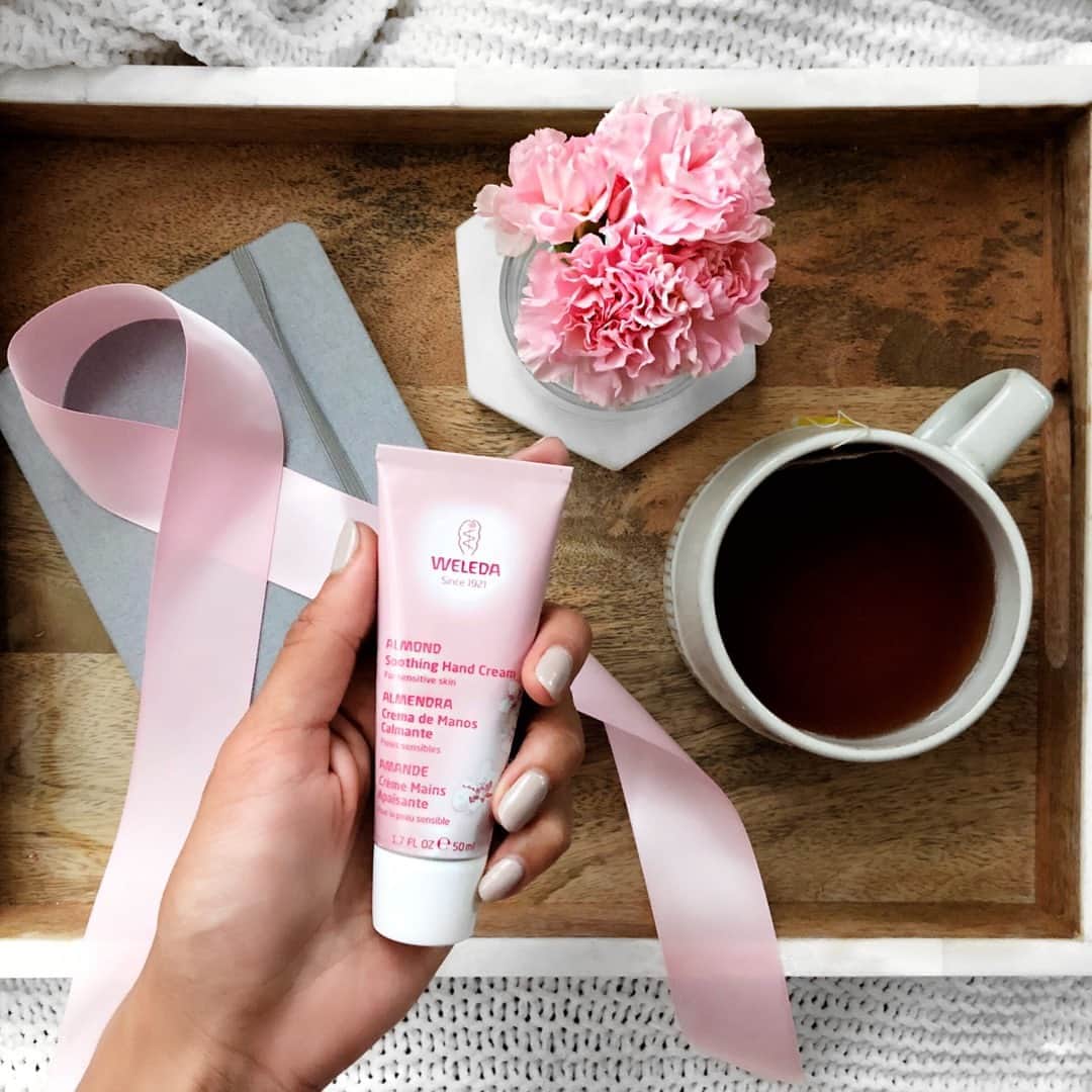 Weledaのインスタグラム：「Weleda and The Foundation for Living Beauty are planting love together for cancer survivors and women living with cancer! 🌸 Learn more about our partnership with Living Beauty over on our stories! #BreastCancerAwareness @livingbeautyorg」