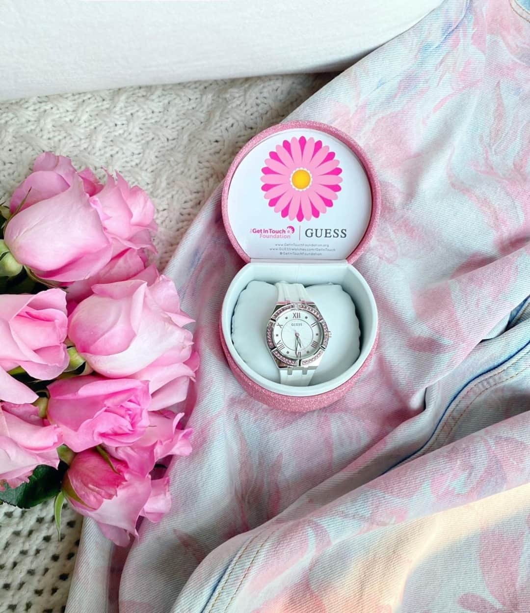 ゲスのインスタグラム：「Pink with a purpose 🌸 Every year in honor of #BreastCancerAwareness Month, we partner with @getintouchfoundation to create a limited edition Sparkling Pink Watch & Eyewear! Watch our stories with @betsynilan to learn more about our partnership & the importance of breast health #GUESSWatches #GUESSEyewear」