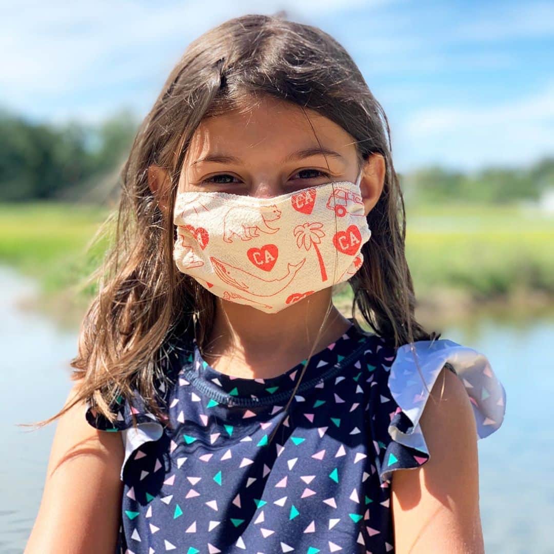 マップトートのインスタグラム：「Just a little reminder to keep on smiling under that mask! 😉 😃⁠⠀ .⁠⠀ .⁠⠀ #MaskUp #MadeInNYC #MaskUpNYC #KidsMasks」