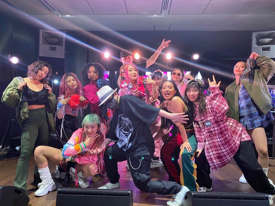 あっこのインスタグラム：「LIVEたのしすぎた😭😭😭😭😭😭😭😭😭😭😭😭😭😭😭😭😭😭😭😭楽屋とか袖でLIVEみるかんじとか大声で歌うのが久々すぎてうおお😭😭😭😭😭LIVEない日々は確実に着実に精神むしばんでてキツイっす😭😭😭LIVEやってる感久々にめちゃあったうおおおお😭😭😭大門ヤバすぎたーほんとありがとうだよ😭😭😭😭😭アーカイヴ1週間のこるのでまじみて！！！！！！！！！！💘 #YouMakeSHIBUYA  #dommune」
