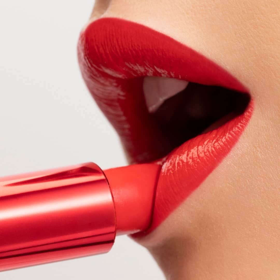Smashboxのインスタグラム：「There's a reason red lips are so legendary. Check out our iconic lip & its limited edition component artwork courtesy of our friend @drawbertson 💋⠀⠀⠀⠀⠀⠀⠀⠀⠀ ⠀⠀⠀⠀⠀⠀⠀⠀⠀ Product: Be Legendary in Get Fired」