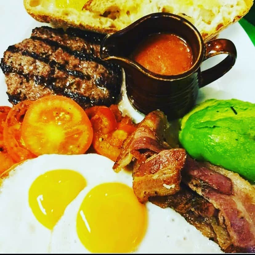 Kua 'Aina UKさんのインスタグラム写真 - (Kua 'Aina UKInstagram)「Come join us for a delicious brunch tomorrow with bottomless coffee and a fresh OJ #brunch #weekendgoals #carnaby」10月3日 1時16分 - kuaainauk