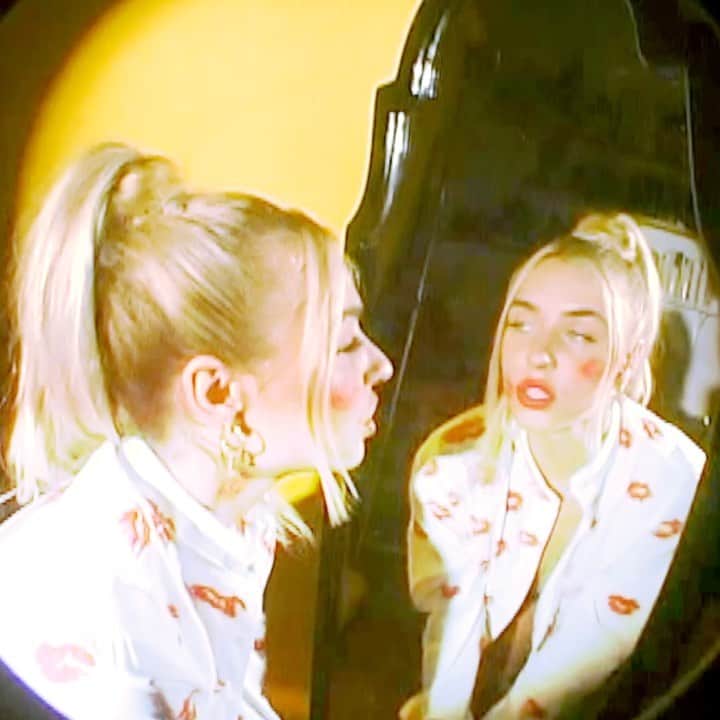 マティー・ノイズのインスタグラム：「lowkey just dropped the visual 💋 @franke ✨💕🙇🏼‍♀️」