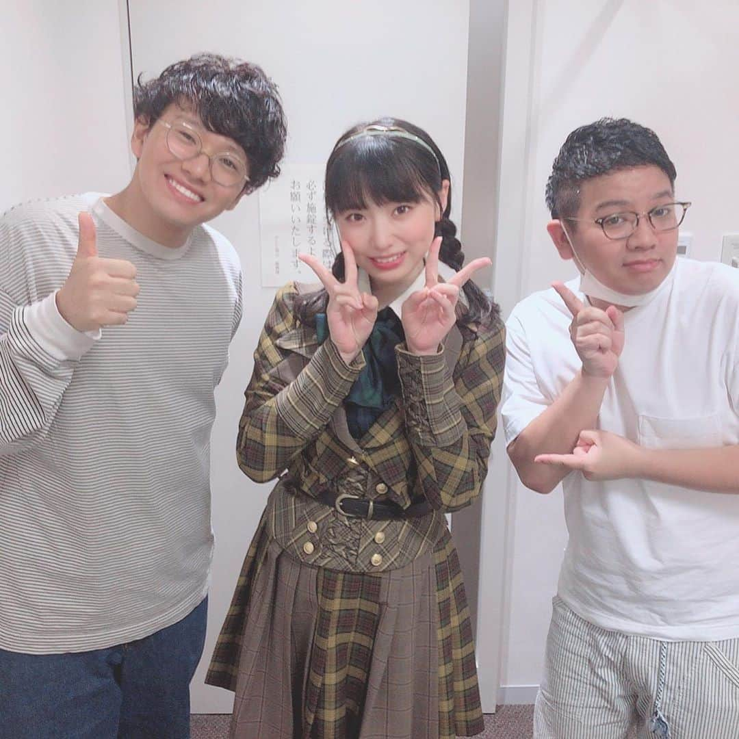 昴生さんのインスタグラム写真 - (昴生Instagram)「妹！！ #Mステに出演してた #AKB48の #大西桃香 と #久保怜音 ちゃんが #会いにきてくれた！ #大西はずっといっしょに番組やってて #もうほぼ妹！ #まさかMステで会えるとは！ #大西の歌ってる姿を見ながら #お兄ちゃんは本番中泣きました！ #亜生と2人で泣いてました！ #娘の晴れ姿を見守る父親の感じ！ #妹って言うてるからややこしいけど！ #ほんまに見れて良かった！ #久保さんは #好きって言うてくれはったので #今日から妹です！ #よろしく妹！」10月3日 1時22分 - mikikousei