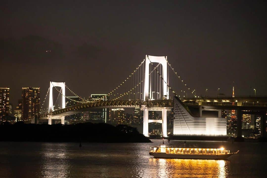 豊大槻さんのインスタグラム写真 - (豊大槻Instagram)「#odaiba  #rainbowbridge  #tokyo  #nightview  #東京  #東京湾  #レインボーブリッジ  #夜景」10月3日 1時24分 - yutakachi