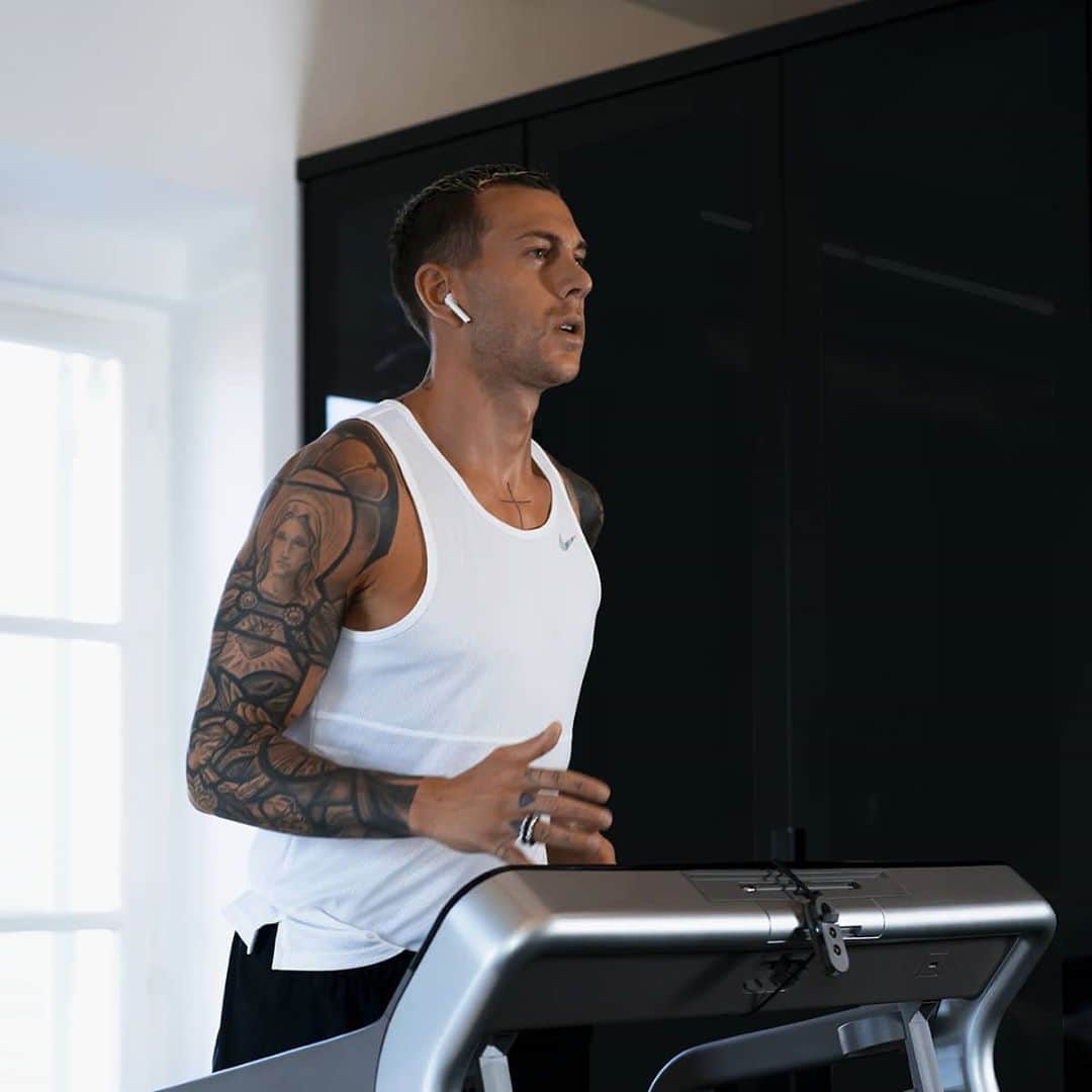 フェデリコ・ベルナルデスキのインスタグラム：「Coming back ⚪⚫🔥」